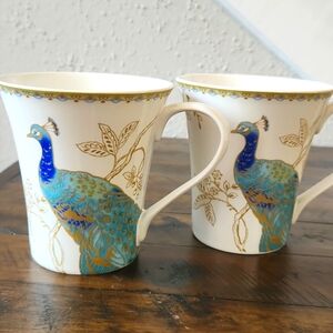 🦚2 beautiful peacock coffee or tea cups in New excellent condition!